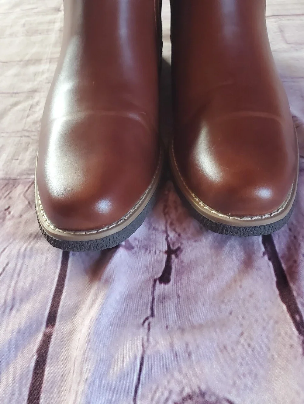 DEER STAGS  Rockland Round Toe Chelsea Boots In Redwood Slip-on Office Career 6M